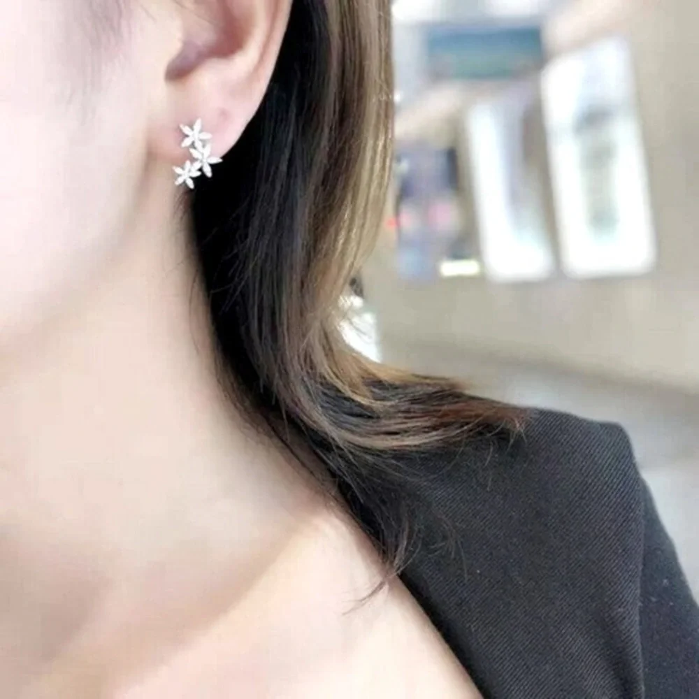Gorgeous 925 Silver Sim. Diamond Flower Studs